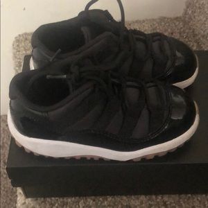 Toddlers tennis shoes